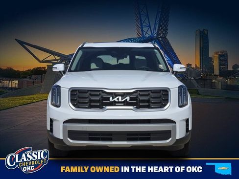 Used 2025 Kia Telluride S FWD image 2