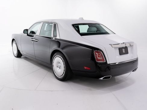 Certified 2026 Rolls-Royce Phantom Sedan RWD image 3