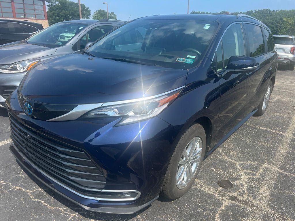 Used 2021 Toyota Sienna Platinum AWD/4WD image 1