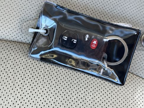 Used 2011 Toyota Avalon Limited image 34