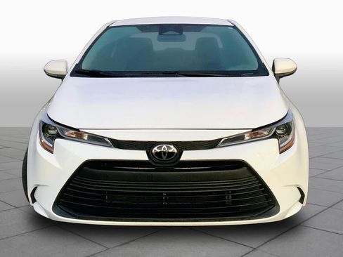 Used 2026 Toyota Corolla LE image 3