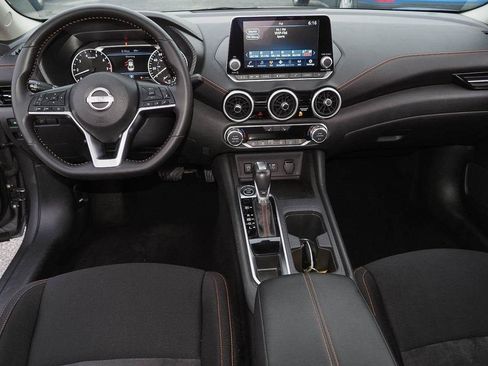 Used 2025 Nissan Sentra SR FWD image 10