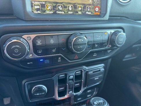 Used 2022 Jeep Wrangler Unlimited Sahara w/ Cold Weather Group AWD/4WD image 31