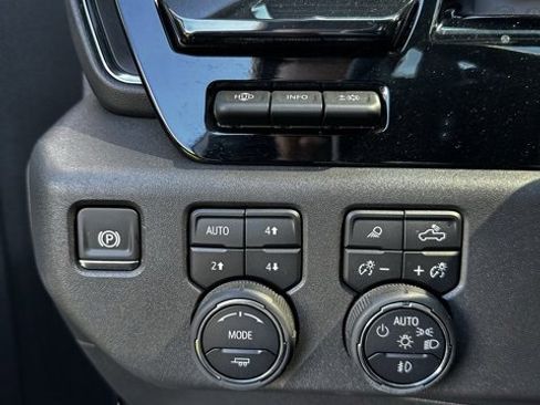 Used 2025 Chevrolet Silverado 1500 ZR2 w/ Technology Package image 21
