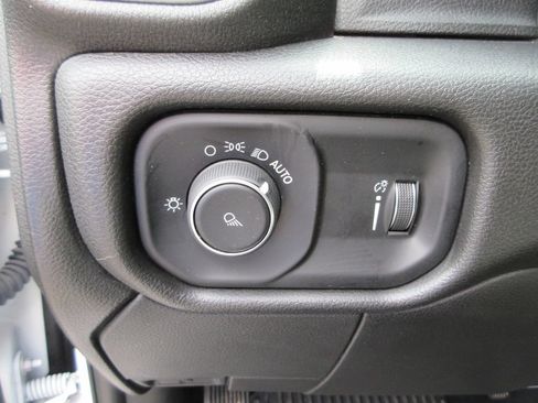 Used 2024 RAM 2500 Big Horn AWD/4WD image 25