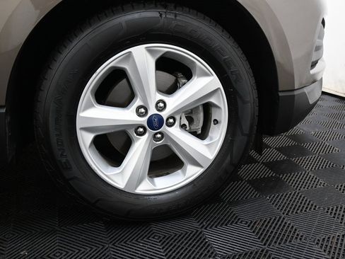 Used 2019 Ford Edge SE image 32