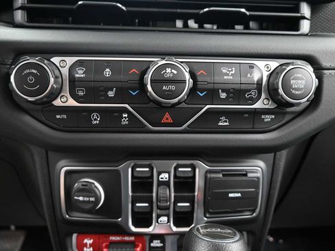 Used 2024 Jeep Gladiator Rubicon w/ Convenience Group image 18