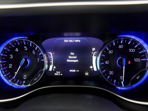 Used 2022 Chrysler Pacifica Touring-L FWD image 28