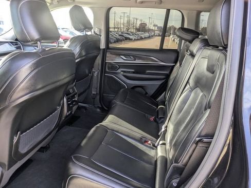 Used 2022 Jeep Grand Cherokee Limited image 25