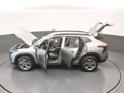Used 2025 Chevrolet Trax LT w/ Driver Confidence Package FWD image 60
