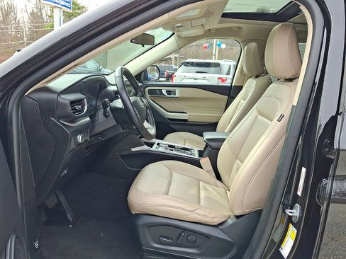 Certified 2021 Ford Explorer XLT w/ Equipment Group 202A AWD/4WD image 11