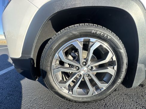 Certified 2021 GMC Terrain SLT image 10