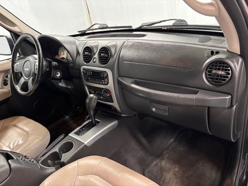 Used 2004 Jeep Liberty Limited w/ 17" Chrome Wheel & Tire Group image 17