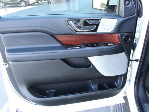 Used 2022 Lincoln Navigator Reserve image 35