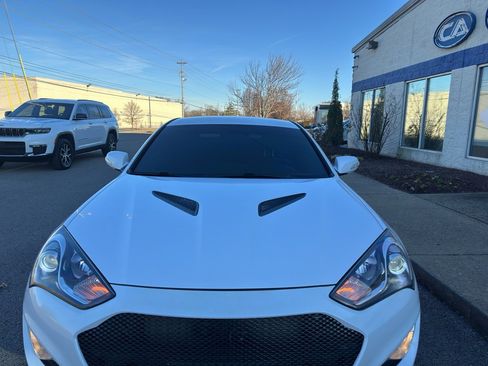 Used 2016 Hyundai Genesis Coupe 3.8 image 10