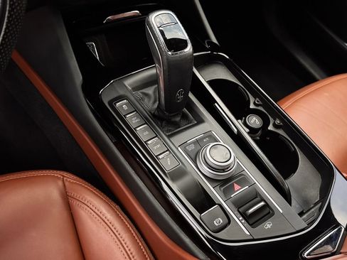 Used 2022 Maserati Levante GT AWD/4WD image 14