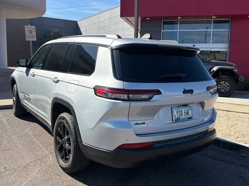 Used 2024 Jeep Grand Cherokee L Laredo AWD/4WD image 2
