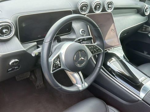 Used 2023 Mercedes-Benz GLC 300 4MATIC image 4