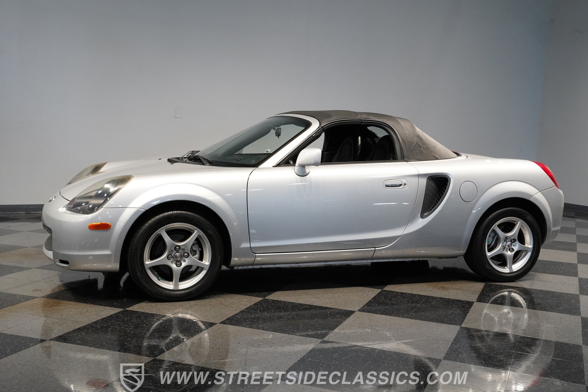 Used 2001 Toyota MR2 RWD image 7