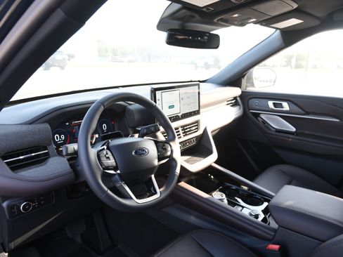 New 2026 Ford Explorer Platinum RWD image 18