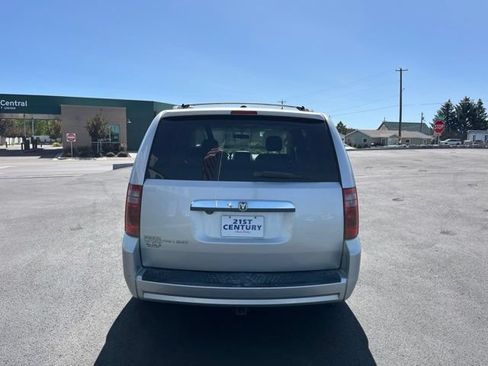 Used 2008 Dodge Grand Caravan SXT w/ Entertainment Group 2 FWD image 11