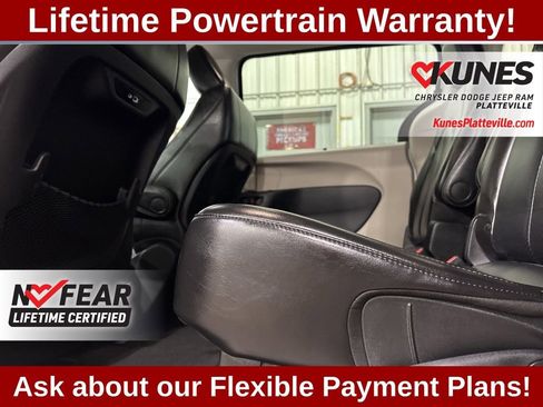 Used 2024 Chrysler Pacifica Touring-L image 19