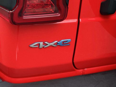 Used 2024 Jeep Wrangler Sahara image 24