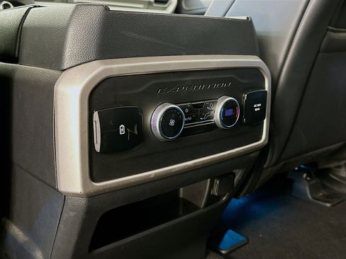 Used 2024 Ford Expedition XLT image 28