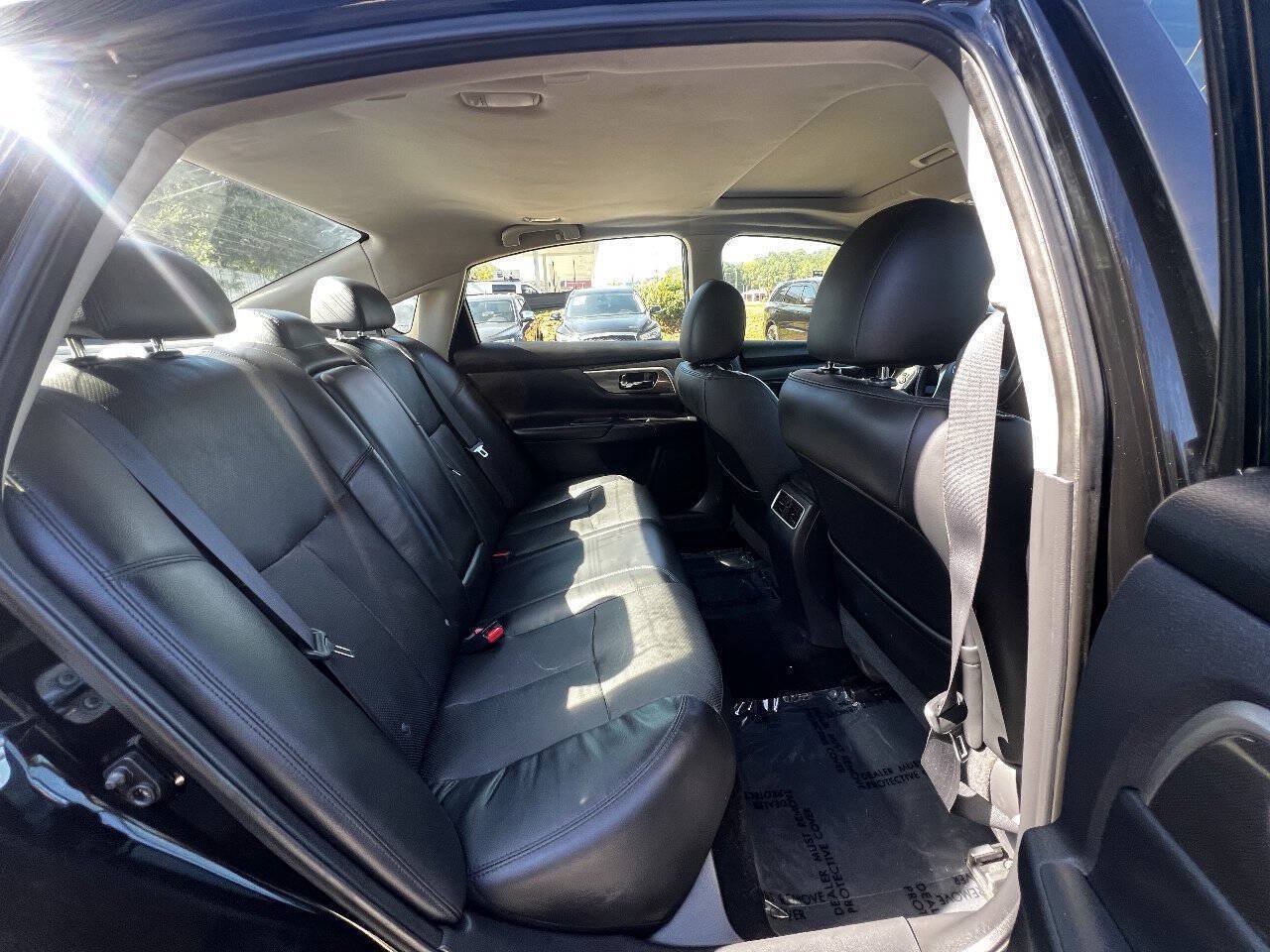 Used 2015 Nissan Altima 3.5 SL FWD image 11