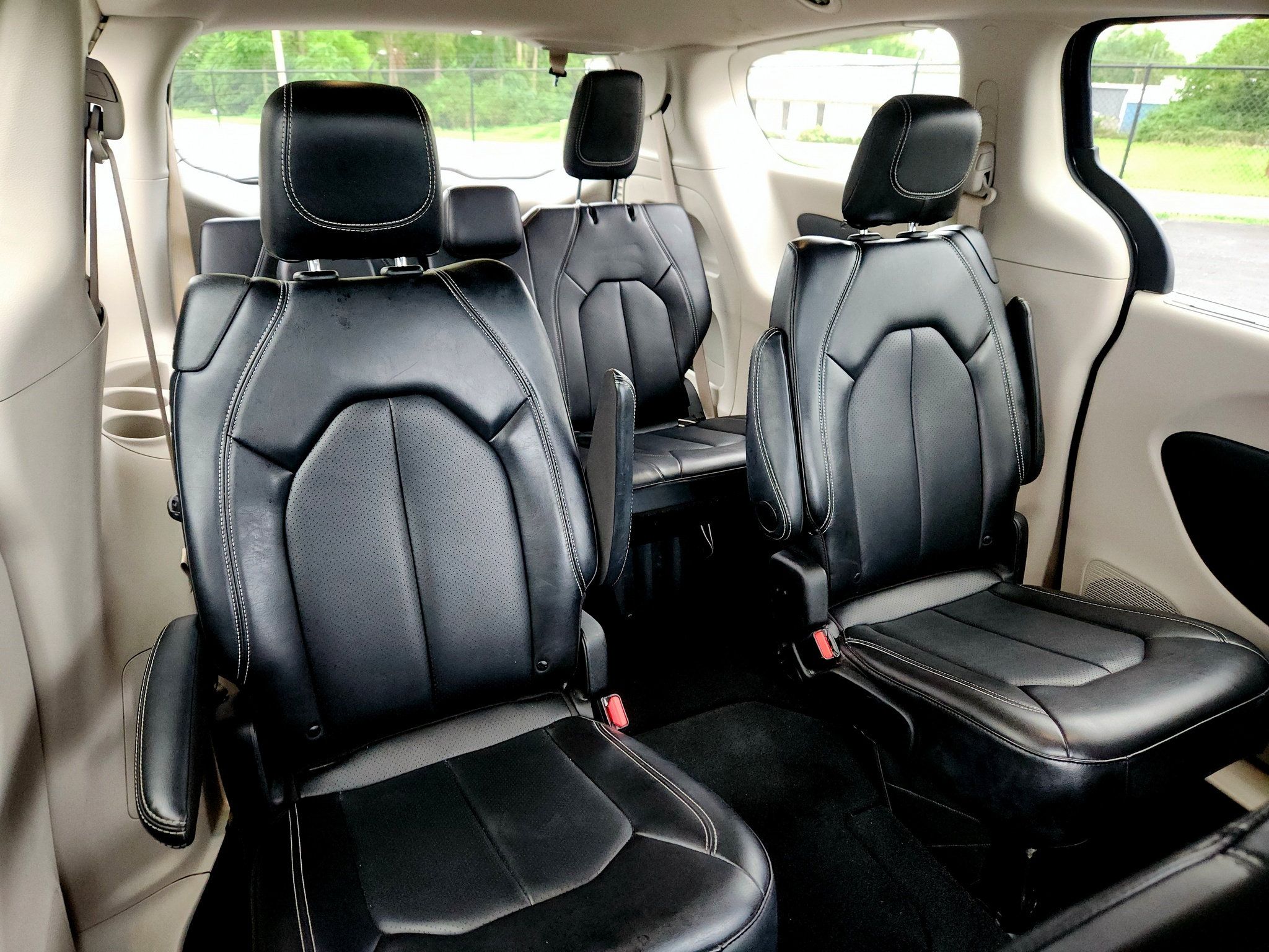 Used 2024 Chrysler Pacifica Touring-L FWD image 38