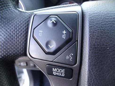 Used 2022 Toyota Tacoma TRD Off-Road w/ Technology Package AWD/4WD image 17