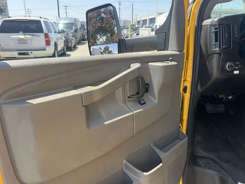 Used 2021 GMC Savana 3500 Extended w/ Power Convenience Package RWD image 7