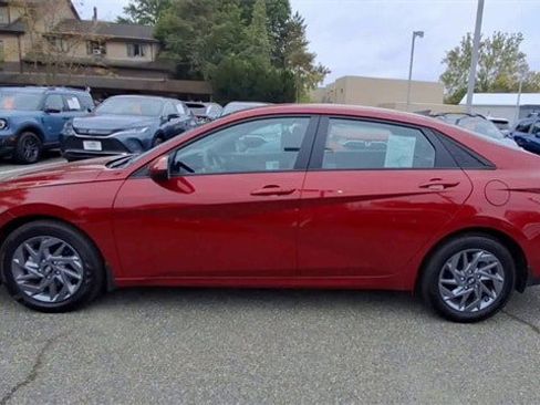 Certified 2024 Hyundai Elantra SEL image 5