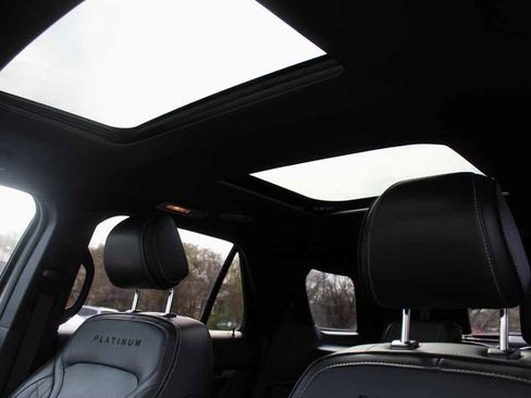 Used 2017 Ford Explorer Platinum image 24