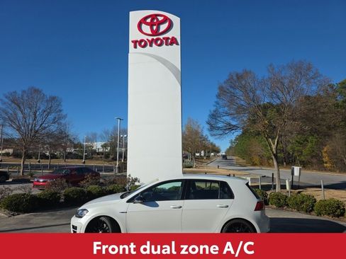 Used 2017 Volkswagen Golf R 4-Door image 4