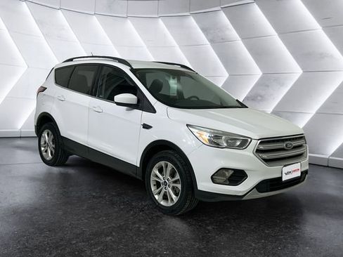 Used 2018 Ford Escape SE w/ SE Sync 3 Package AWD/4WD image 1