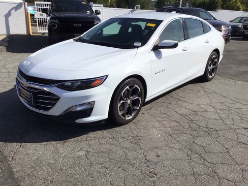 Used 2022 Chevrolet Malibu LT w/ Leather Package image 2