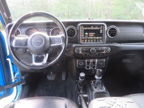 Used 2020 Jeep Gladiator Overland AWD/4WD image 12
