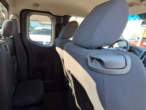 Used 2011 Nissan Frontier SV image 13