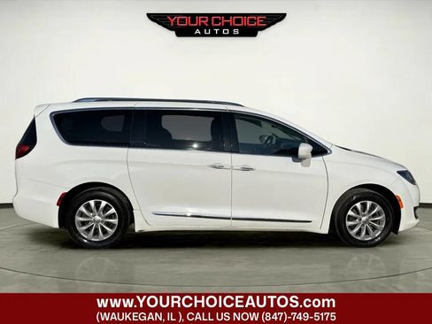 Used 2018 Chrysler Pacifica Touring-L image 6