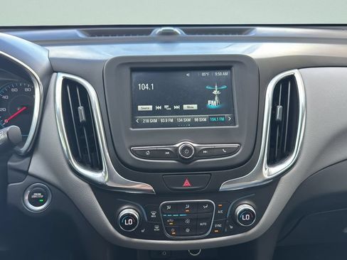 Used 2018 Chevrolet Equinox LT FWD image 11