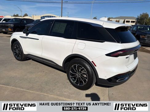 Used 2024 Lincoln Nautilus Premier image 8