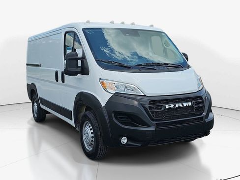 Used 2025 RAM ProMaster 2500 w/ Convenience Group FWD image 3