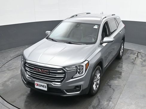 Used 2024 GMC Terrain SLT image 40