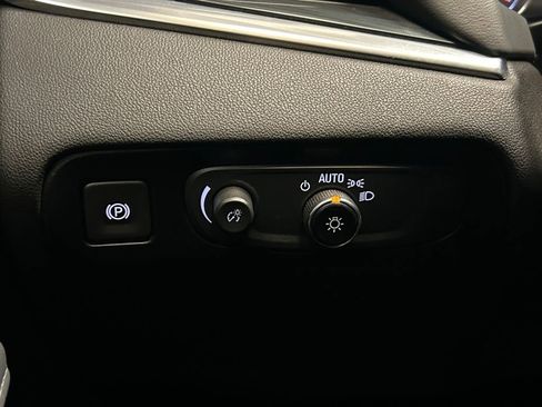 Used 2019 Buick Enclave Essence image 20