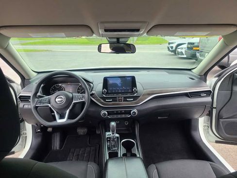 Used 2023 Nissan Altima 2.5 SV FWD image 11