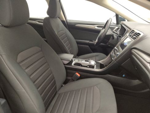 Used 2020 Ford Fusion SE FWD image 21