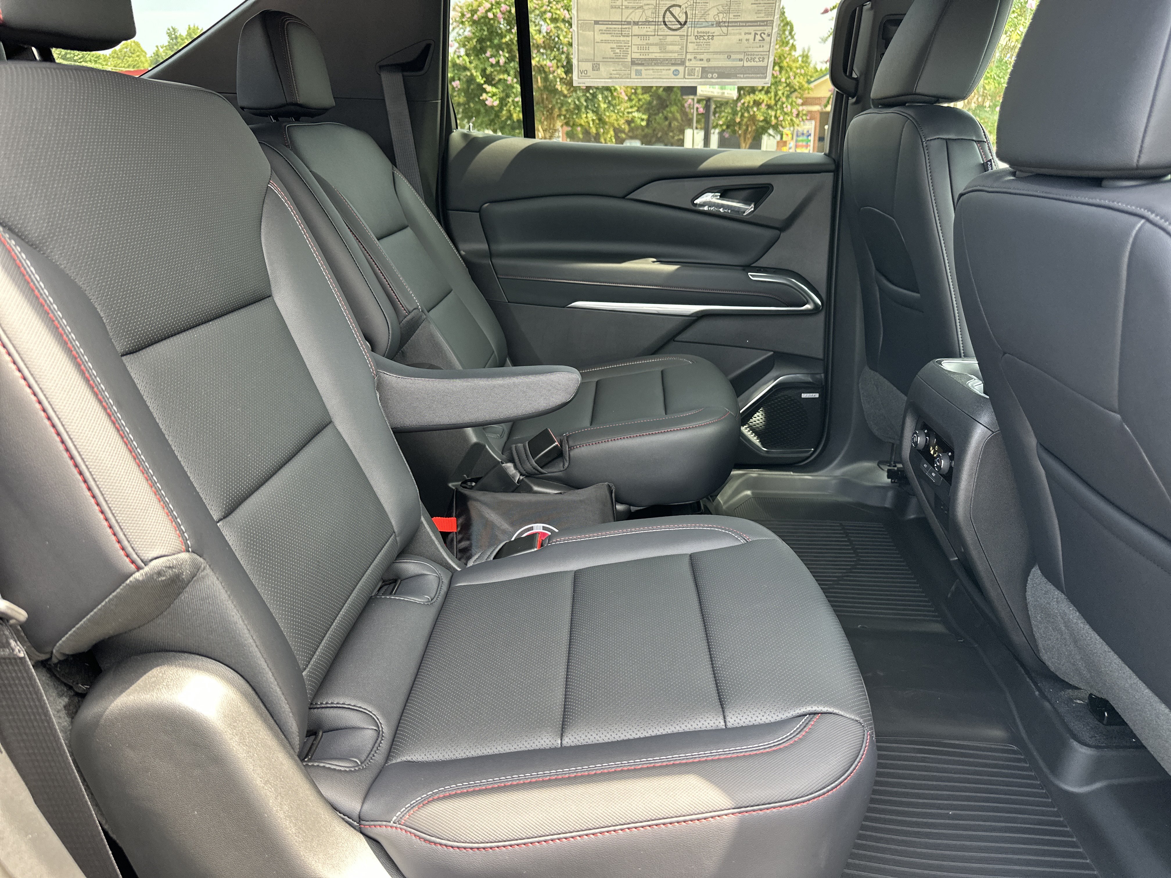 New 2026 Chevrolet Traverse Z71 w/ Enhanced Driving Package AWD/4WD image 17