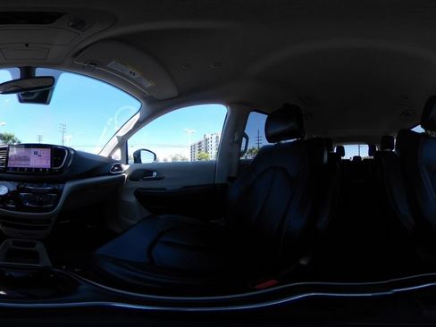Used 2024 Chrysler Pacifica Touring-L FWD image 44