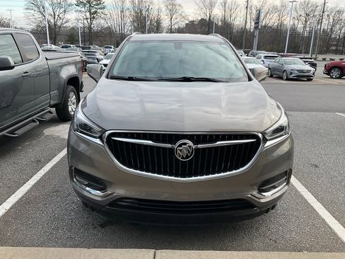 Used 2018 Buick Enclave Essence image 2
